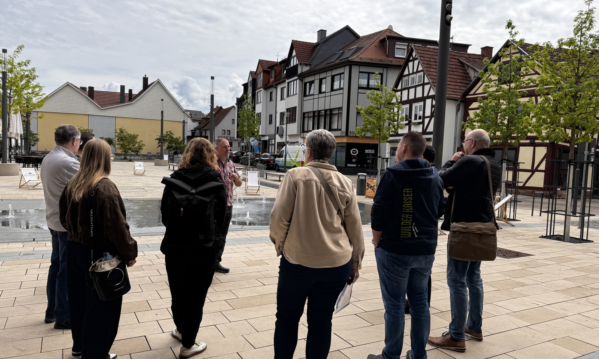 Rundgang mit mehreren Menschen durch Schlüchtern
