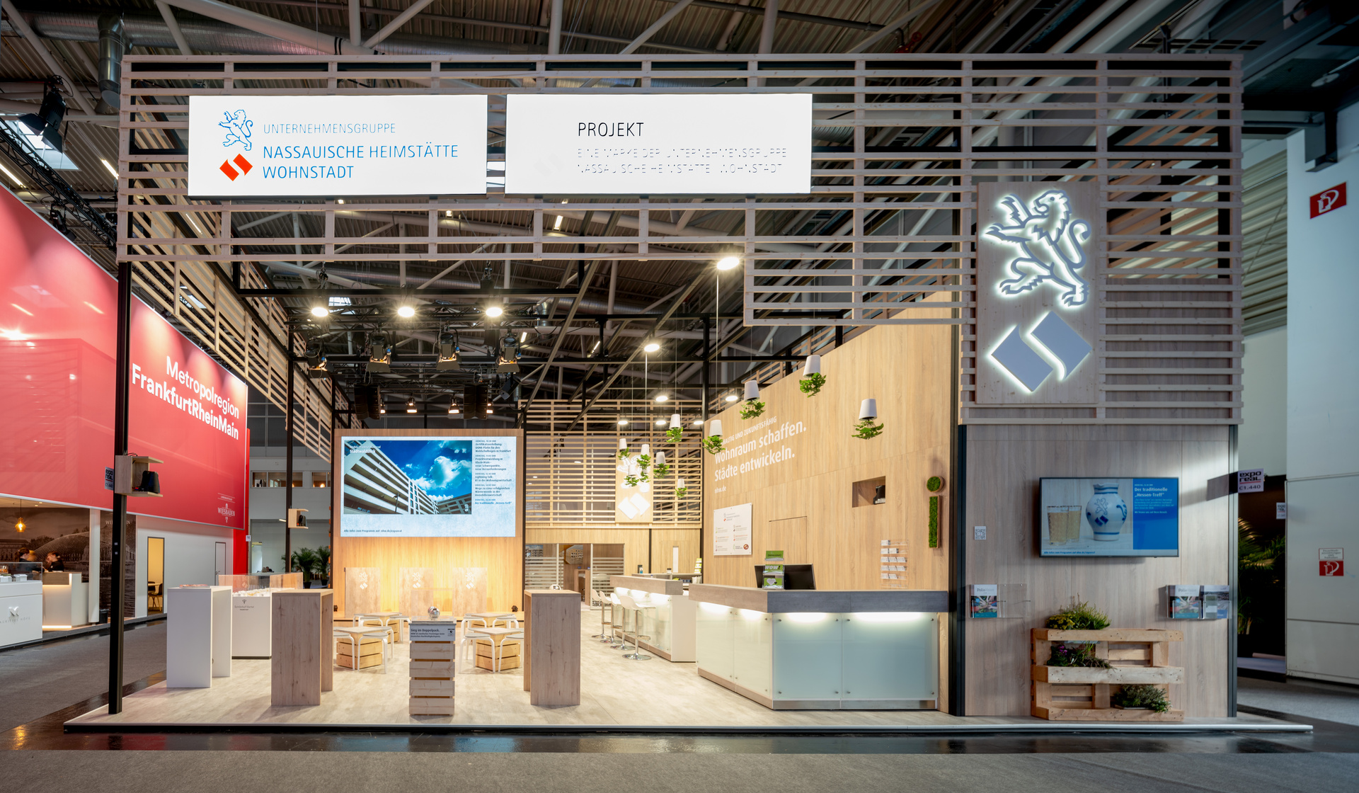Frontansicht des Messestandes der NHW auf der Expo Real.