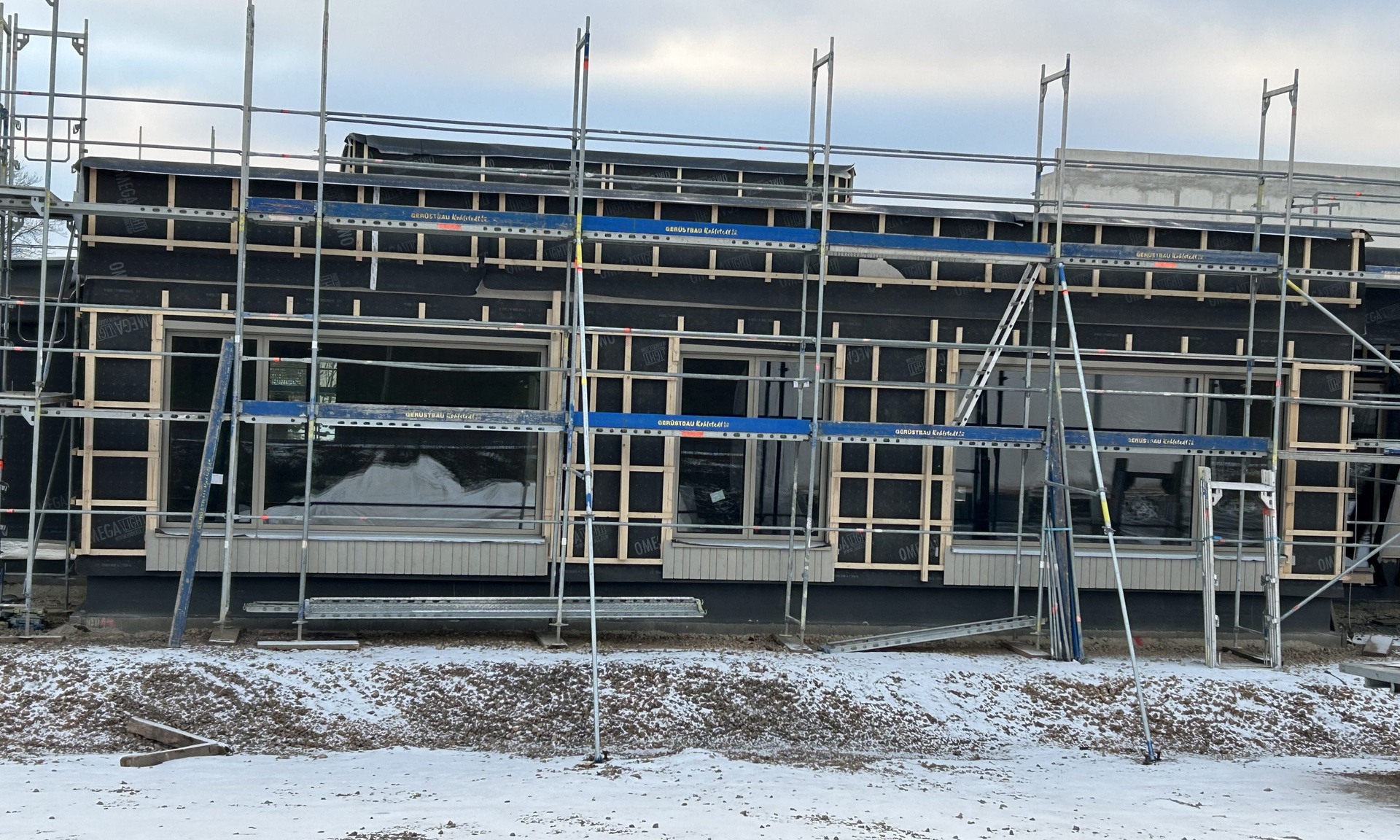 Rohbau des Familien- und Quartierszentrums in Bebra, das in Holzfertigbauweise im Passivhausstandard gebaut wird, Januar 2026.