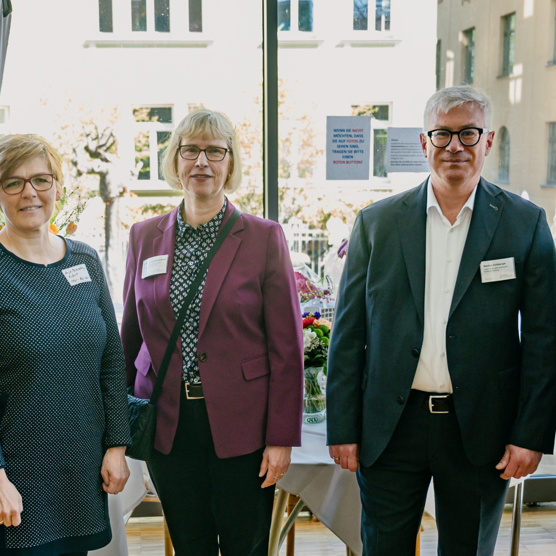 (v. li.) Dr. Tobias J. Knoblich, Staatssekretär im Thüringer Ministerium für Digitales und Infrastruktur, Anja Maruschky, Referatsleiterin für Städtebauförderung, Quartiersentwicklung und Schulbauförderung im Thüringer Ministerium für Infrastruktur und Landwirtschaft sowie von der NHW Geschäftsführerin Monika Fontaine-Kretschmer, Markus Eichberger, Leiter Unternehmensbereich Stadtentwicklung, und Martin Günther, Leiter Fachbereich Stadtentwicklung Thüringen.