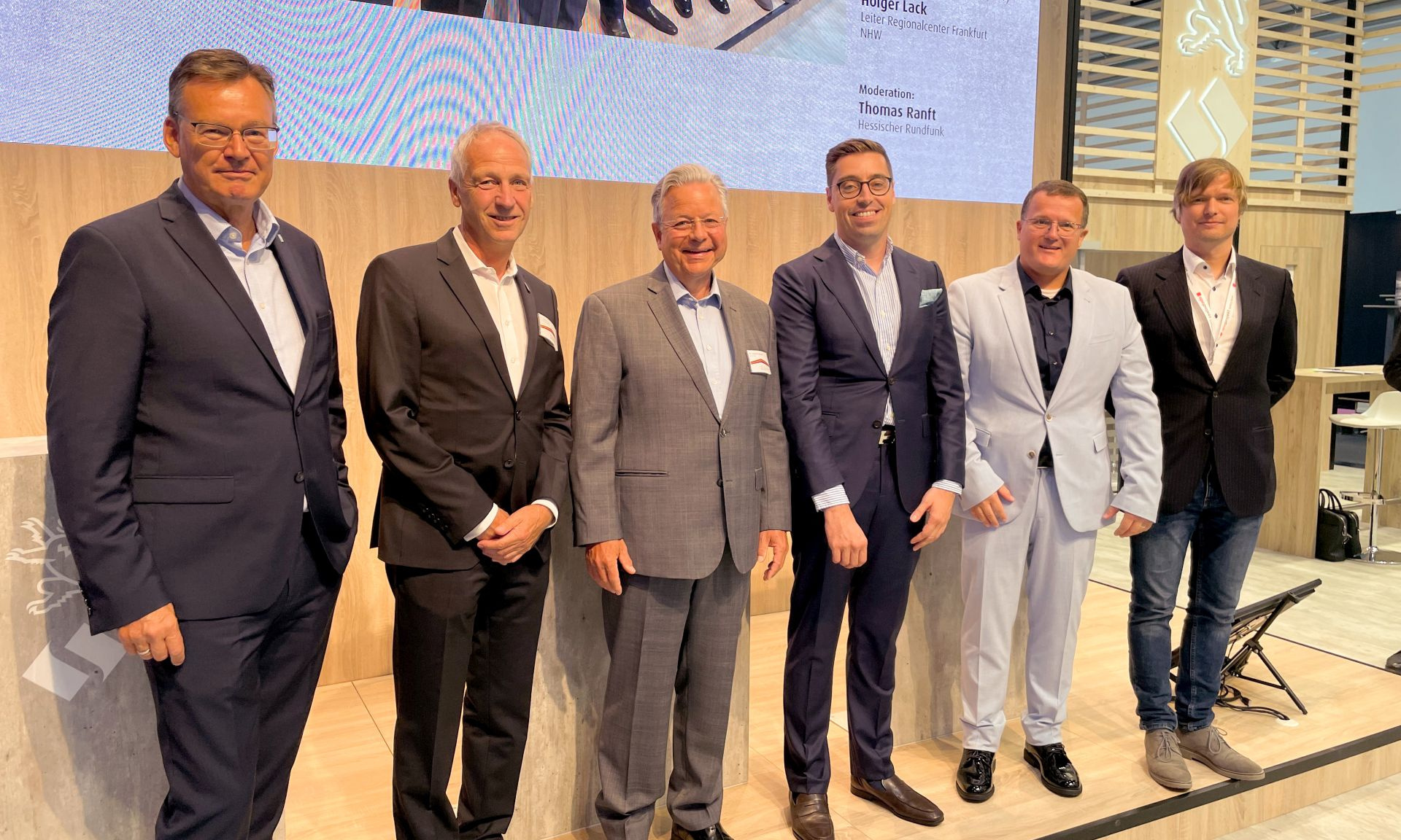 GdW Präsident Axel Gedaschko, NHW-Geschäftsführer Dr. Thomas Hain, NHW-Geschäftsführer Dr. Constantin Westphal, Sascha Müller, Geschäftsführer PAUL Tech AG, NHW-Regionalcenter-Leiter Holger Lack, Prof. Dr.-Ing. Philip Engelhardt, EBZ Business School, Professur für Gebäudeenergietechnik und Wärmeversorgung.