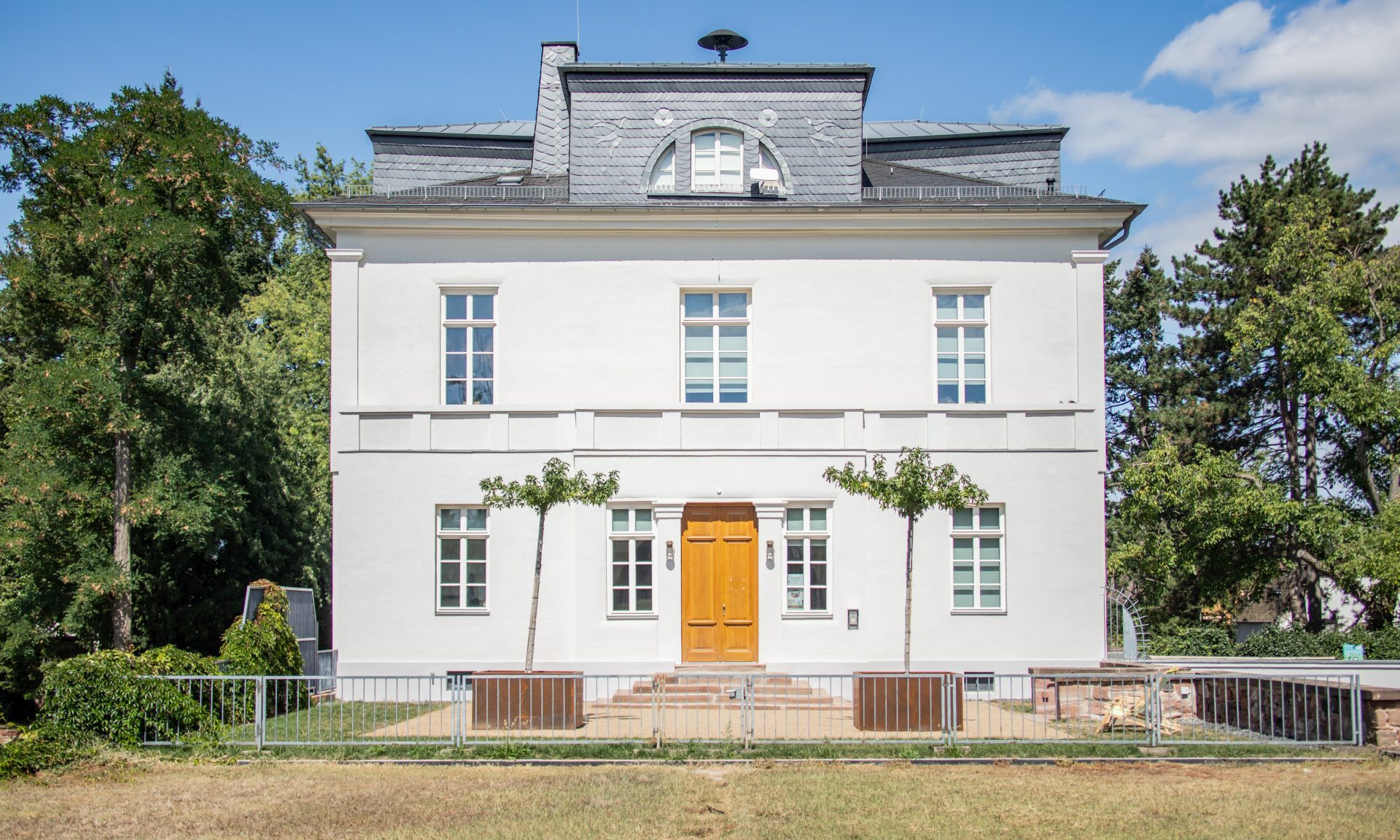 Blick auf das modernisierte Kelsterbacher Schloss