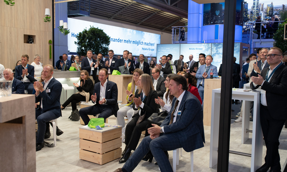 Blick ins Publikum bei einer Veranstaltung am NHW-Messestand.