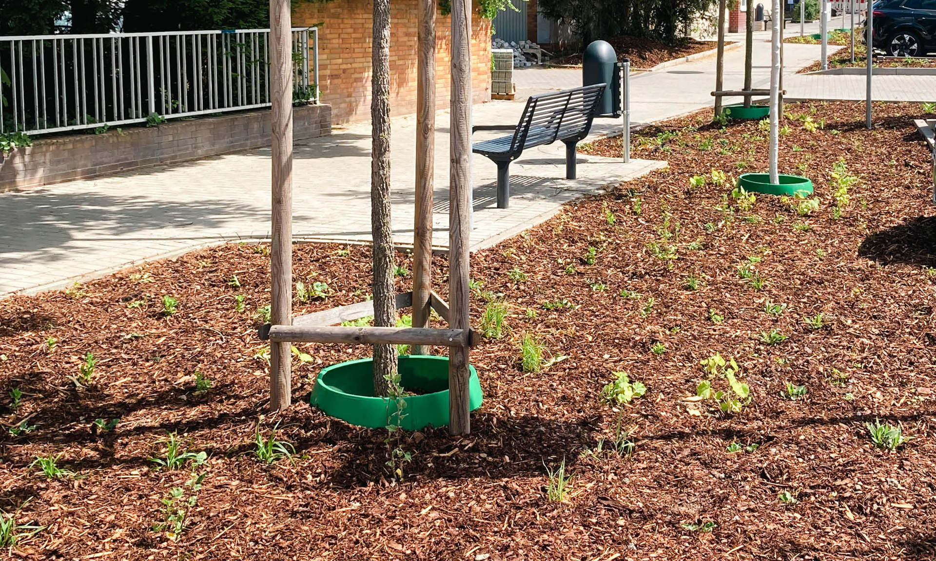 Rindenmulch, Bepfllanzung, neuer Gehweg